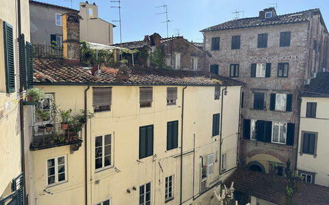 Anna: Mur, Bâtiment, Fenêtre, Quartier, Appartement, Ville, Zone Résidentielle, Design Urbain, Usage Mixte, Condominium