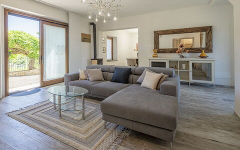 Villetta Cafaggio, Ac, Wifi, Panzano In Chianti: Meubles, Canapé, Design Intérieur, Sol, Sol, Salon, Bois, Plafond, Pièce, Domicile