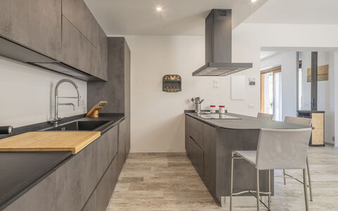 Villetta Cafaggio, Ac, Wifi, Panzano In Chianti: Comptoir, Sol, Cuisine, Meubles, Design Intérieur, Cabinetry, Sol, Bois, Appareil De Cuisine, Plafond