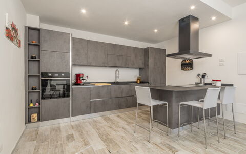 Villetta Cafaggio, Ac, Wifi, Panzano In Chianti: Sol, Sol, Design Intérieur, Bois, Cuisine, Meubles, Comptoir, Plafond, Cabinetry, Appareil De Cuisine