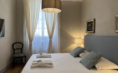 Via Roma 39: Meubles, Design Intérieur, Chambre, Lit, Sol, Bois, Sol, Drap De Lit, Textile, Literie