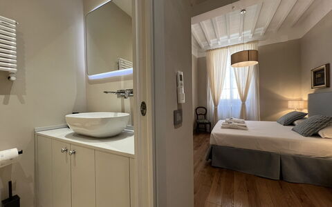 Via Roma 39: Design Intérieur, Meubles, Chambre, Lit, Sol, Sol, Pièce, Plafond, Drap De Lit, Literie