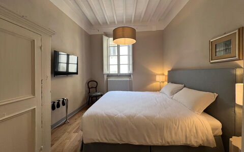 Via Roma 39: Design Intérieur, Bois, Chambre, Lit, Plafond, Sol, Meubles, Sol, Drap De Lit, Literie