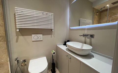 Via Roma 39: Salle De Bains, Lavabo, Luminaire Plomberie, Évier, Sol, Design Intérieur, Toilette, Sol, Armoire De Toilette, Miroir