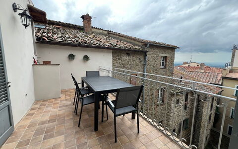 Via Roma 39: Meubles, Sol, Mobilier De Jardin, Tableau De Plein Air, Chaise, Table Cuisine Et Salle A Manger, Balcon, Plante D'Appartement, Cour, Tuile