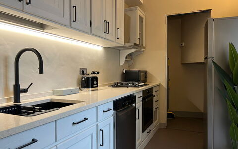 Via Roma 39: Cuisine, Appareil De Cuisine, Comptoir, Principaux Appliance, Cabinetry, Design Intérieur, Cuisinière, Evier, Le Fourneau, Plafond