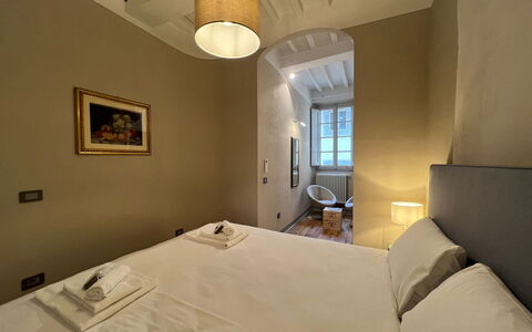 Via Roma 39: Mur, Chambre, Sol, Plafond, Lit, Design Intérieur, Drap De Lit, Literie, Pièce, Cadre De Lit