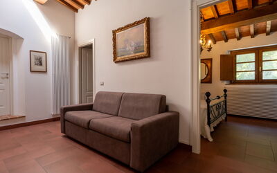 Appartamento Tuscia: Meubles, Design Intérieur, Sol, Mur, Bois, Sol, Plafond, Canapé, Pièce, Salon