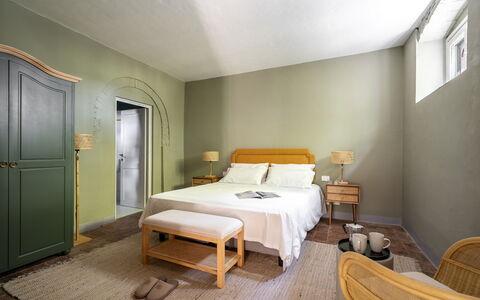 Passignano: Meubles, Lit, Mur, Design Intérieur, Chambre, Sol, Sol, Bois, Drap De Lit, Literie