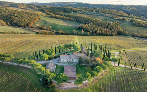 Passignano: Paysage, Biens, Plaine, Lot Terre, Zone Rurale, Plantation, Champ, Vue Du Ciel, Manoir, Village