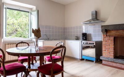 Relais Badia a Passignano - Appartamento Prosecco: Design Intérieur, Sol, Meubles, Sol, Bois, Pièce, Plafond, Éclairage, Cuisine, Domicile