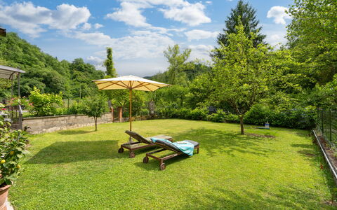 Villa Fornaci: Jardin, Lot Terre, Meubles, Couverture De Sol, Pelouse, Mobilier De Jardin, Ombre, Eco Hôtel, Aménagement Paysager, Cour