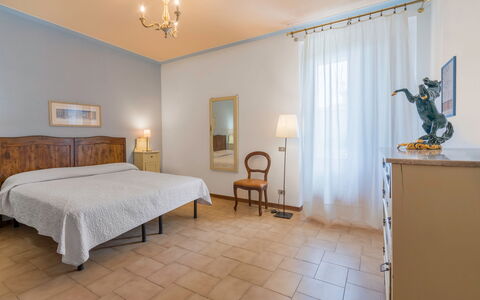 Il Campino, Pool, Montaione: Sol, Sol, Chambre, Design Intérieur, Meubles, Lit, Plafond, Drap De Lit, Pièce, Éclairage