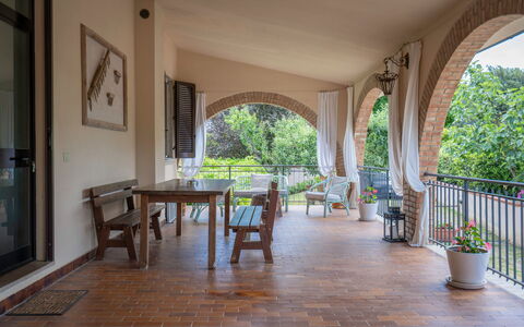 Il Campino, Pool, Montaione: Meubles, Chaise, Plafond, Porche, Tache De Bois, Table Cuisine Et Salle A Manger, Ombre, Hacienda, Recours, Mobilier De Jardin