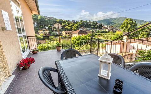 Titta: Balcon, Mobilier De Jardin, Chaise, Clôture, Porche, Eco Hôtel, Plante D'Appartement, Tableau De Plein Air, Villa
