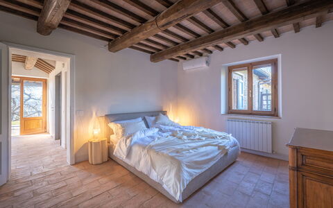Casale Sunset: Mur, Sol, Design Intérieur, Bois, Sol, Chambre, Plafond, Lit, Pièce, Literie