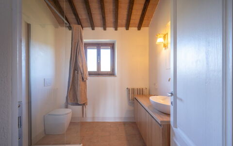 Casale Sunset: Mur, Sol, Luminaire Plomberie, Sol, Bois, Salle De Bains, Design Intérieur, Plafond, Architecture, Robinet