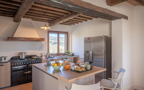 Casale Sunset: Meubles, Cuisine, Design Intérieur, Sol, Comptoir, Bois, Plafond, Appareil De Cuisine, Domicile, Cabinetry