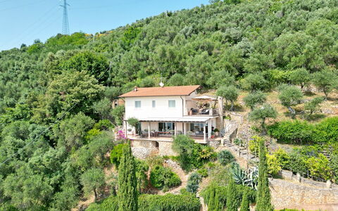 Uno Sguardo sul Mare: Paysage, Zone Rurale, Communauté Des Plantes, Station De Montagne, Chalet, Printemps, Biens, Pente, Village