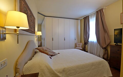 Uno Sguardo sul Mare: Meubles, Lit, Design Intérieur, Chambre, Bois, Drap De Lit, Literie, Sol, Sol, Pièce