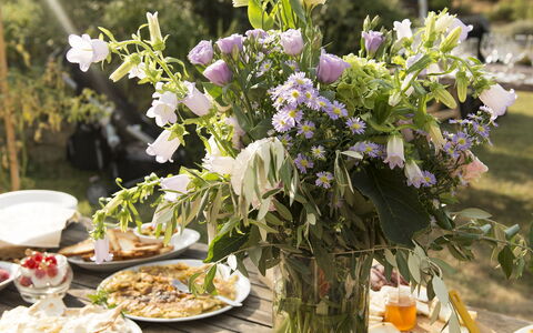 Il Canto Del Maggio: Vaisselle, Fleur, Floristique, Fleurs De Coupe, Table, Aliments, Drinkware, Serveware