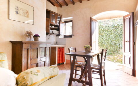 Il Canto Del Maggio: Meubles, Bois, Design Intérieur, Table, Sol, Chaise, Table Cuisine Et Salle A Manger, Pièce, Salle À Manger, Plante D'Appartement