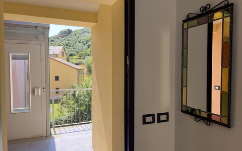 Anne-britt Home: Mur, Porte, Appartement, Verre, Accueil Porte, Tache De Bois, Balcon, Ombre, Conception, Dur