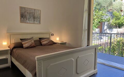 Anne-britt Home: Meubles, Design Intérieur, Lit, Chambre, Sol, Bois, Pièce, Sol, Drap De Lit, Literie