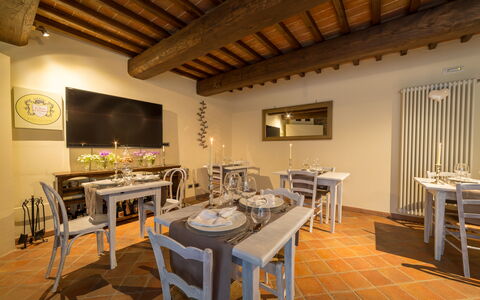 Relais la Costa: Design Intérieur, Meubles, Plafond, Chaise, Table Cuisine Et Salle A Manger, Pièce, Salle À Manger, Restaurant, Luminaire, Cadre