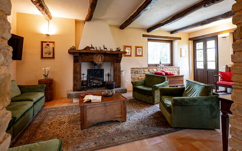 Casale Isidoro: Meubles, Design Intérieur, Mur, Canapé, Bois, Sol, Salon, Pièce, Cadre, Table