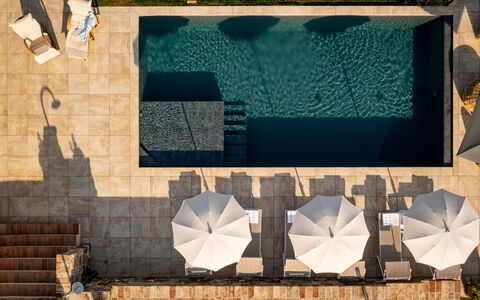 Casale Isidoro: Piscine, Composite, Mobilier De Jardin, Balancelle, Ombre, Caractéristique De L'Eau, Dur, Dalle, Tuile, Cour