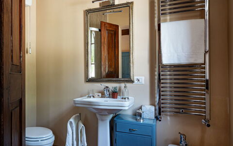 Casale Isidoro: Mur, Design Intérieur, Luminaire Plomberie, Sol, Sol, Lavabo, Salle De Bains, Éclairage, Meubles, Plafond