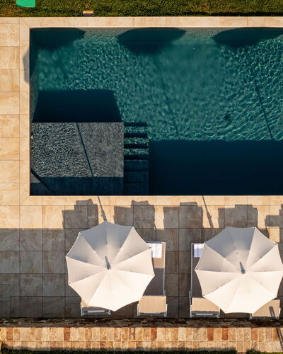 Casale Isidoro: Piscine, Composite, Mobilier De Jardin, Balancelle, Ombre, Caractéristique De L'Eau, Dur, Dalle, Tuile, Cour