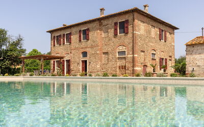 Villa Leone Reale: Biens, Piscine, Hacienda, Brique, Ferme, Villa, Maison Historique, Manoir, Eco Hôtel, Arrière-Cour