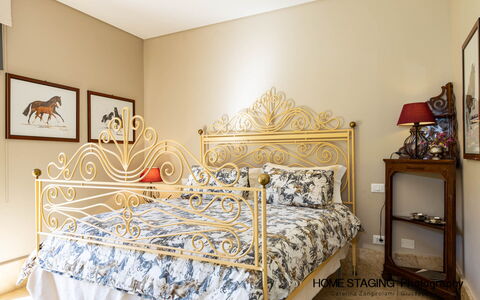 Villa Airone Tegoni, Pool, Radicondoli: Meubles, Design Intérieur, Lit, Chambre, Mur, Literie, Drap De Lit, Sol, Sol, Linge