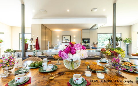 Villa Airone Tegoni, Pool, Radicondoli: Vaisselle, Design Intérieur, Meubles, Table, Serveware, Salle À Manger, Vaisselle, Table Cuisine Et Salle A Manger, Porcelaine, Chaise