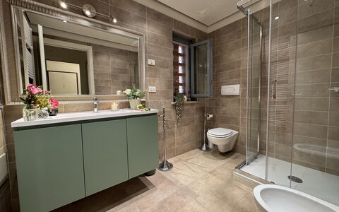 Ai Cantici: Luminaire Plomberie, Design Intérieur, Sol, Évier, Sol, Salle De Bains, Robinet, Lavabo, Armoire De Toilette, Plafond