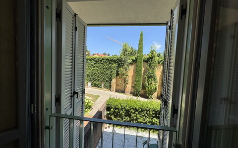 Ai Cantici: Balcon, Ombre, Daylighting, Accueil Porte, Arrière-Cour, Aluminium