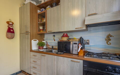 Attico Marino: Bois, Appareil De Cuisine, Cuisine, Principaux Appliance, Design Intérieur, Comptoir, Cabinetry, Sol, Pièce, Meubles