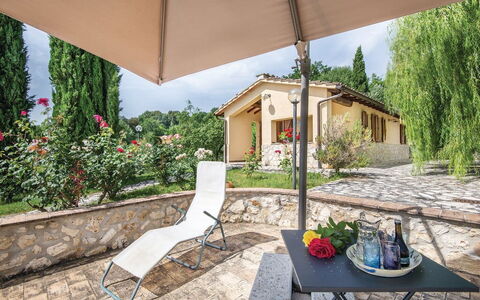 Casa Salvia, Ac, Wifi, Narni: Meubles, Table, Mobilier De Jardin, Chaise, Ombre, Jardin, Table Cuisine Et Salle A Manger, Tableau De Plein Air, Arrière-Cour, Pot De Fleur