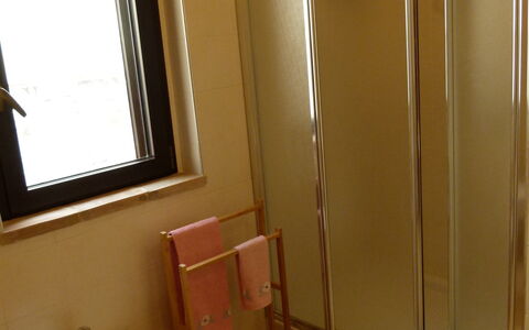 Casa Salvia, Ac, Wifi, Narni: Luminaire Plomberie, Salle De Bains, Sol, Sol, Plomberie, Porte De Douche, Tuile, Douche, Pièce, Verre