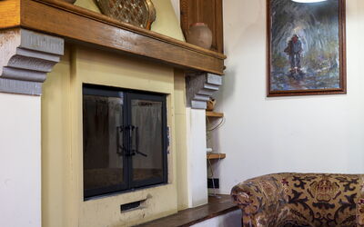 Country Historical House Lucca: Bois, Design Intérieur, Sol, Meubles, Sol, Pièce, Cadre, Salon, Foyer, Tache De Bois