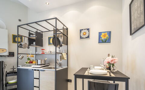 Casa Gioia In Lucca: Meubles, Design Intérieur, Éclairage, Sol, Domicile, Sol, Pièce, Chaise, Plafond, Cuisine