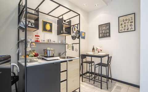 Casa Gioia In Lucca: Meubles, Design Intérieur, Éclairage, Sol, Domicile, Pièce, Table, Sol, Cuisine, Chaise