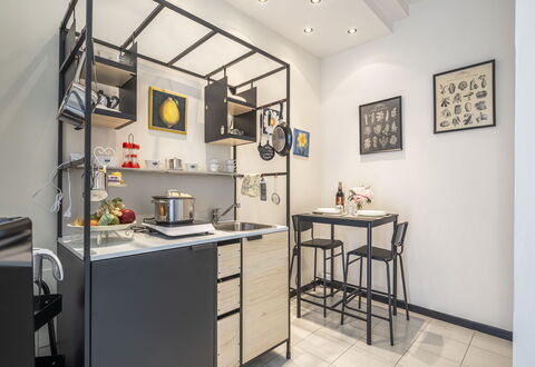 Casa Gioia In Lucca: Meubles, Design Intérieur, Éclairage, Sol, Domicile, Pièce, Table, Sol, Cuisine, Chaise