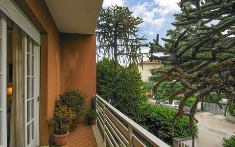Butterfly Apartment In Lucca: Appartement, Balcon, Condominium, Ombre, Tache De Bois