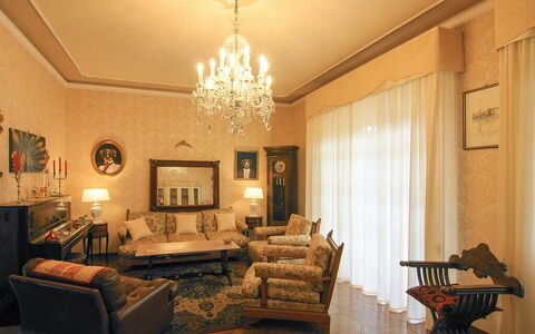 Butterfly Apartment In Lucca: Meubles, Design Intérieur, Mur, Sol, Sol, Canapé, Plafond, Pièce, Salon, Luminaire