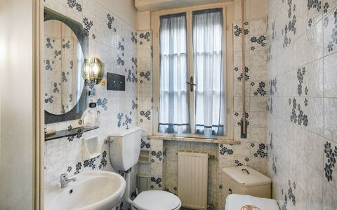 Butterfly Apartment In Lucca: Sol, Sol, Design Intérieur, Porte, Luminaire Plomberie, Tuile, Pièce, Salle De Bains, Plomberie