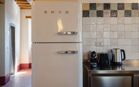 Mensano Old Town Apartment: Appareil De Cuisine, Principaux Appliance, Cuisine, Électroménager, Comptoir, Petit Appareil, Design Intérieur, Réfrigérateur, Cabinetry, Étagère