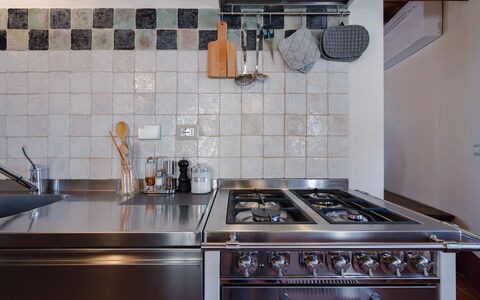 Mensano Old Town Apartment: Cuisine, Appareil De Cuisine, Cuisinière, Principaux Appliance, Gaz Poele, Comptoir, Le Fourneau, Cooktop, Evier, Électroménager